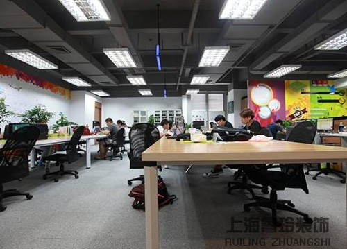 上海办公室装修时不同类型门的优缺点 